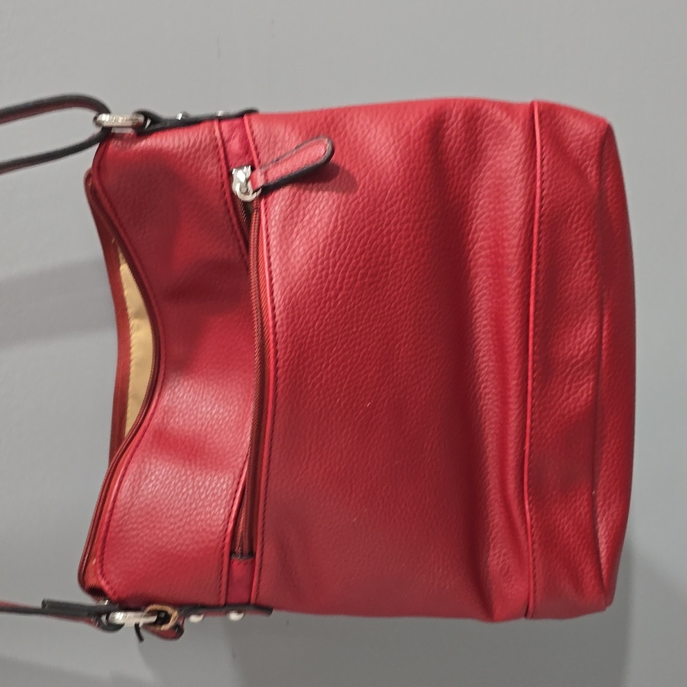 Giani Bernini Leather Red Shoulder Bag. - Picture 7 of 16